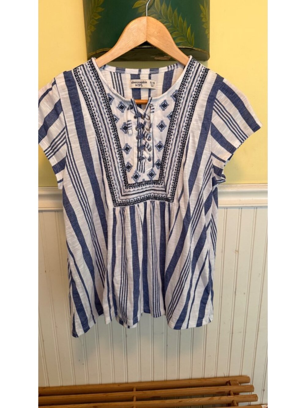 Abercrombie Kids Blue & White Striped Embroidered Short Sleeve Top Size 15/16